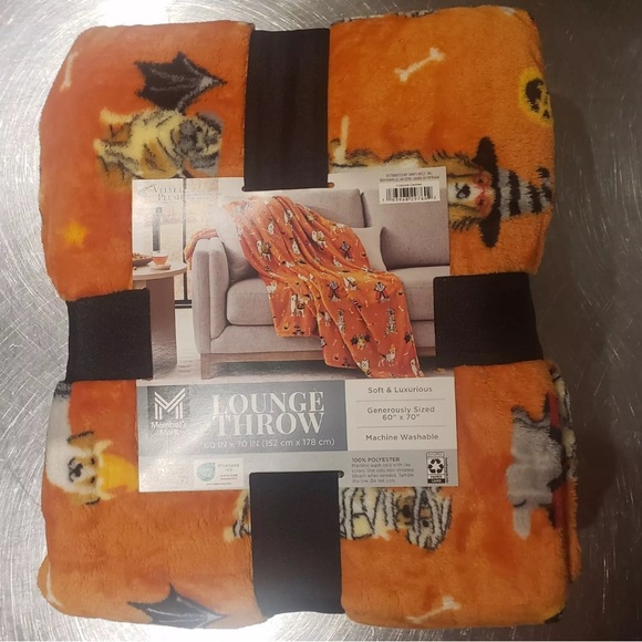 NEW Members Mark Halloween Throw Dogs In Costume 60"x70" Plush Lounge Blanket - Picture 3 of 6